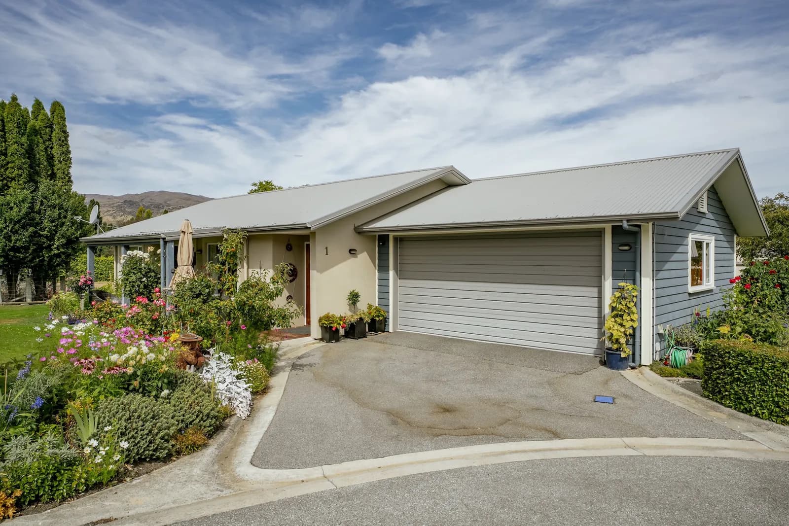 A Ripponburn villa and its landscaped garden